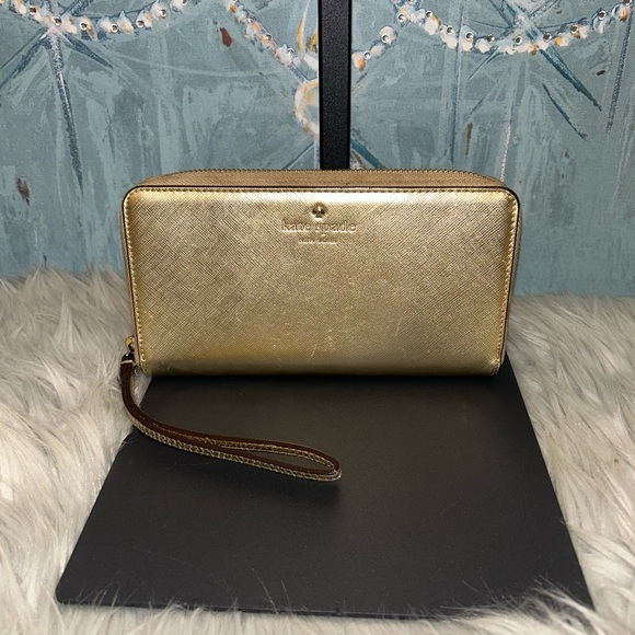 kate spade Handbags - Gold Kate Spade Wristlet